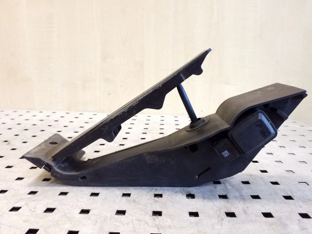 Accelerator throttle pedal 3542677264502