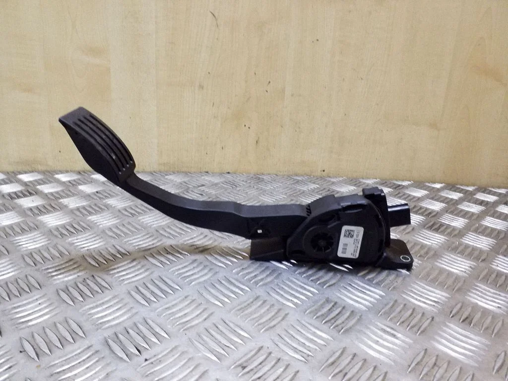Accelerator throttle pedal CV619F836HB