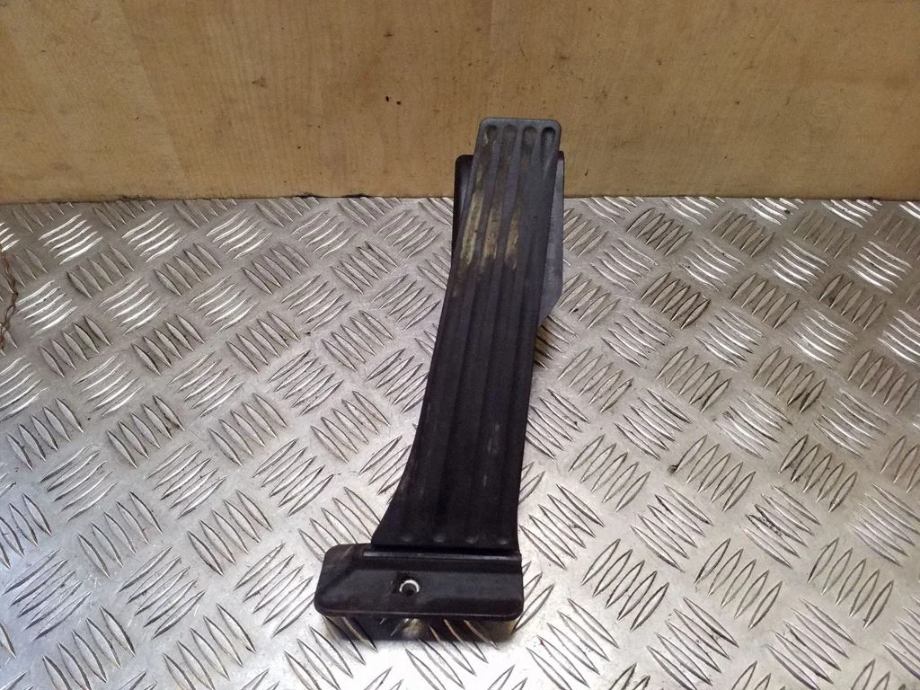 Gaasipedaal – BMW X1 E84 (2009-2015)