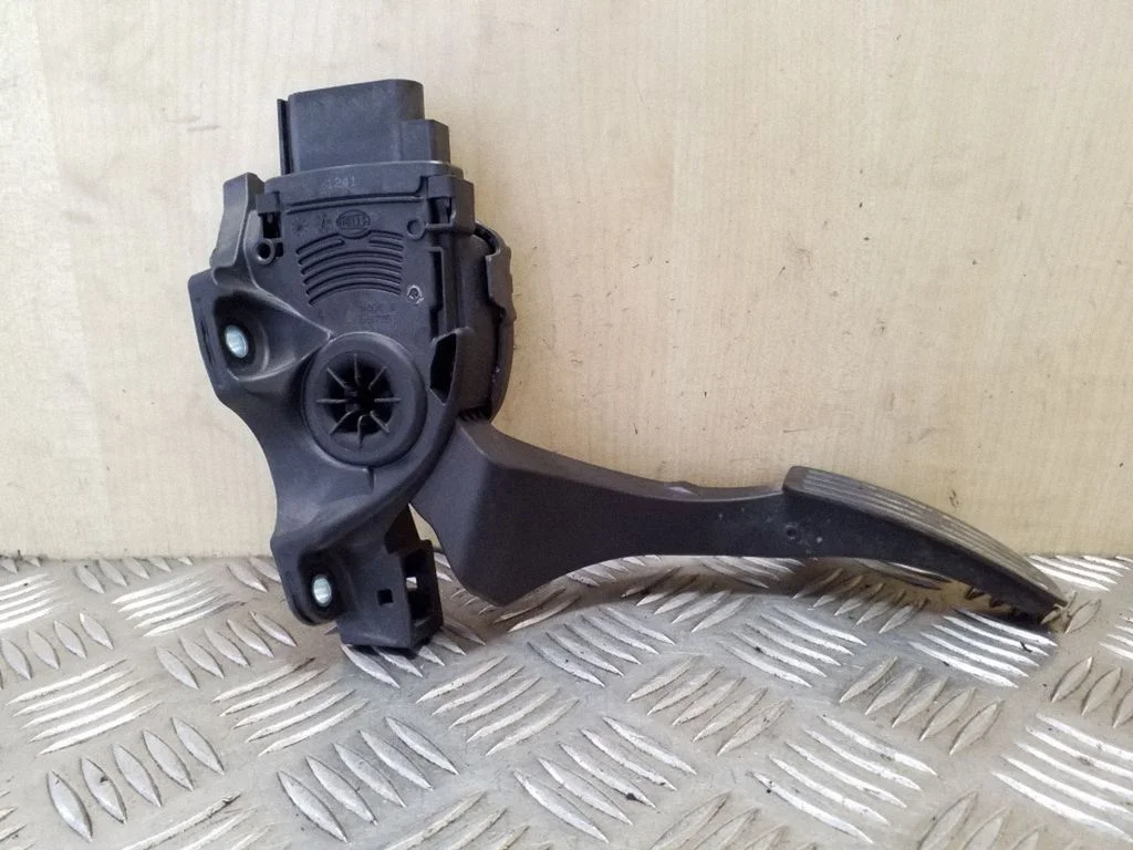 Accelerator throttle pedal – Volvo XC60 (2009-2013)
