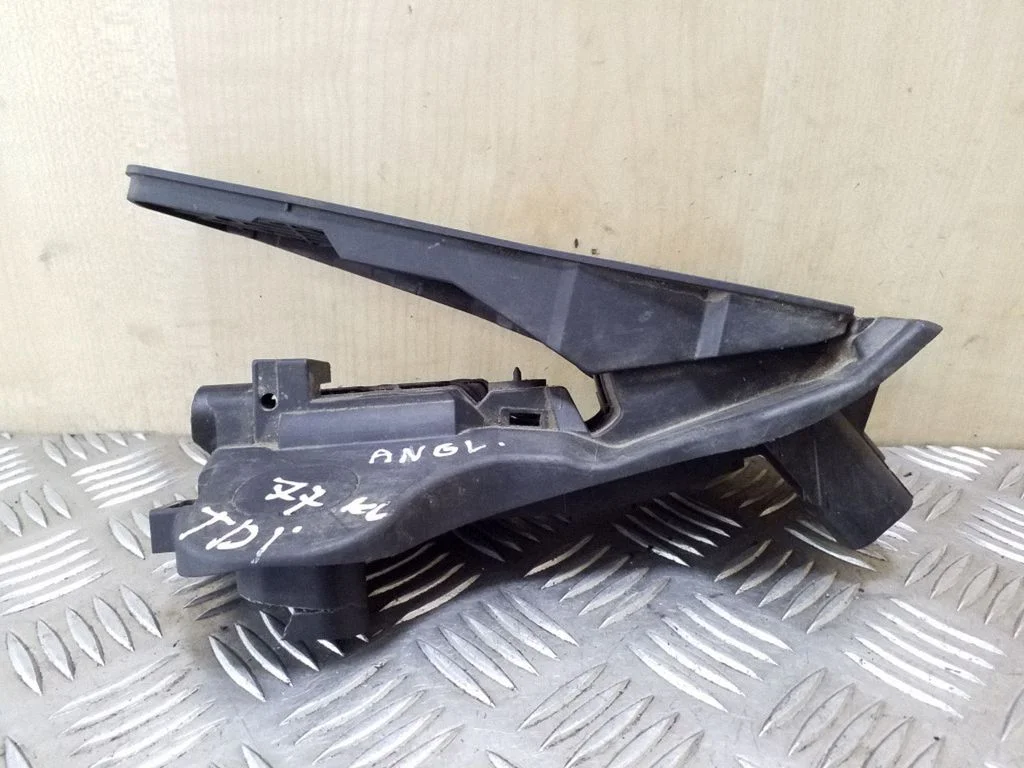 Akseleratora pedālis 1T2721503G