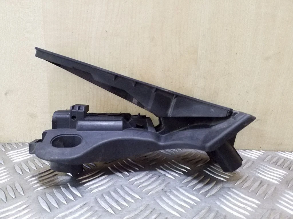 Accelerator throttle pedal 1T1721503E