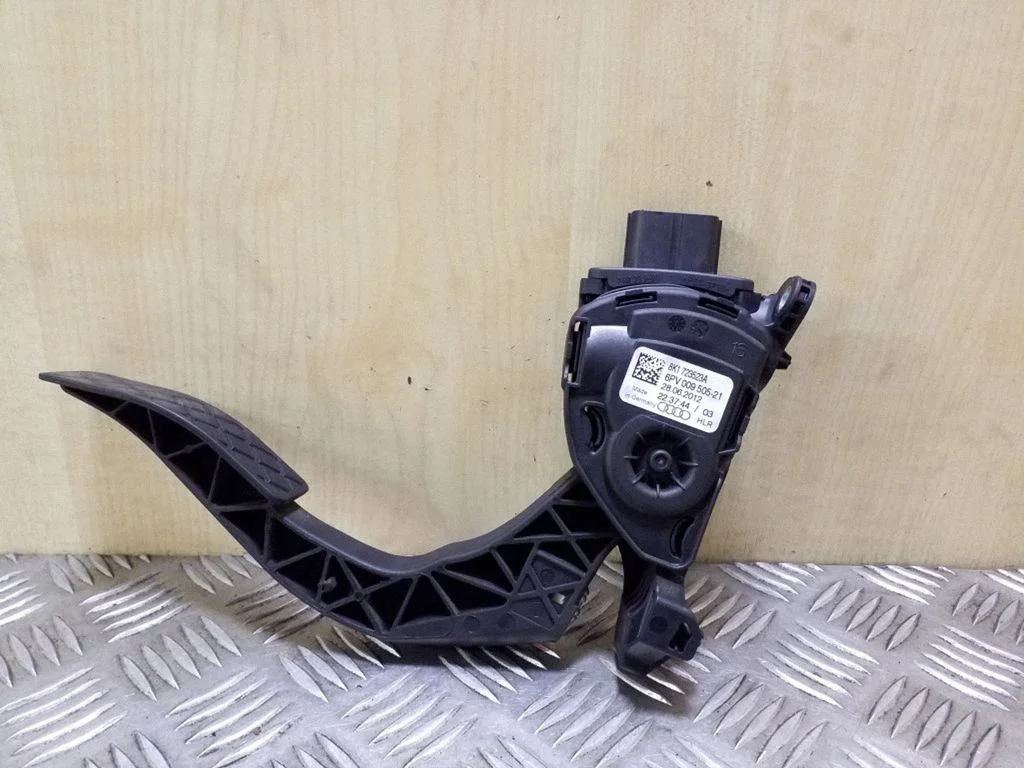 Accelerator throttle pedal 8K1723523A