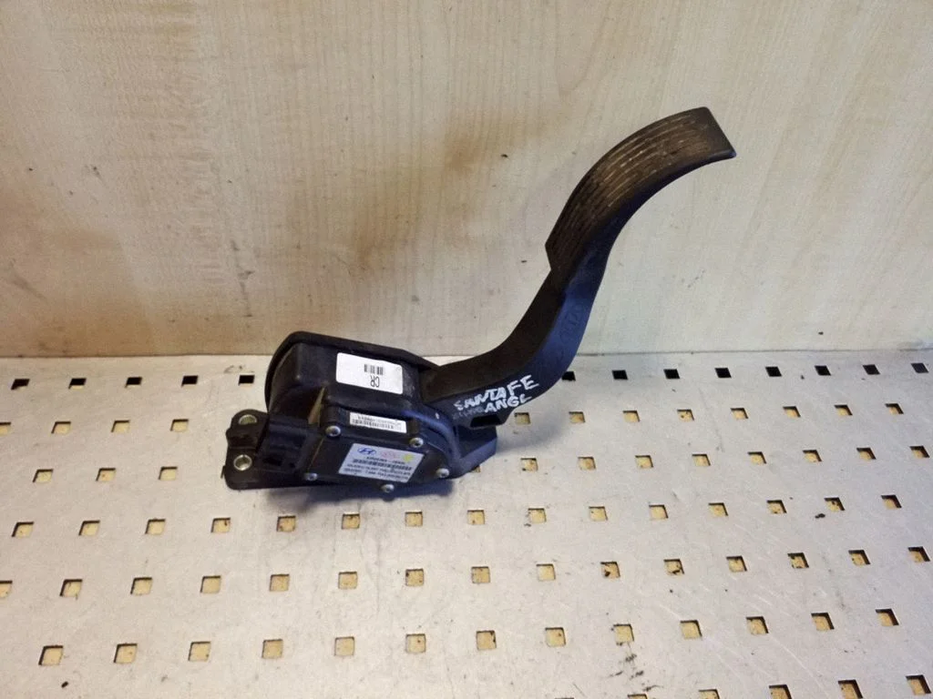 Accelerator throttle pedal 327262B900