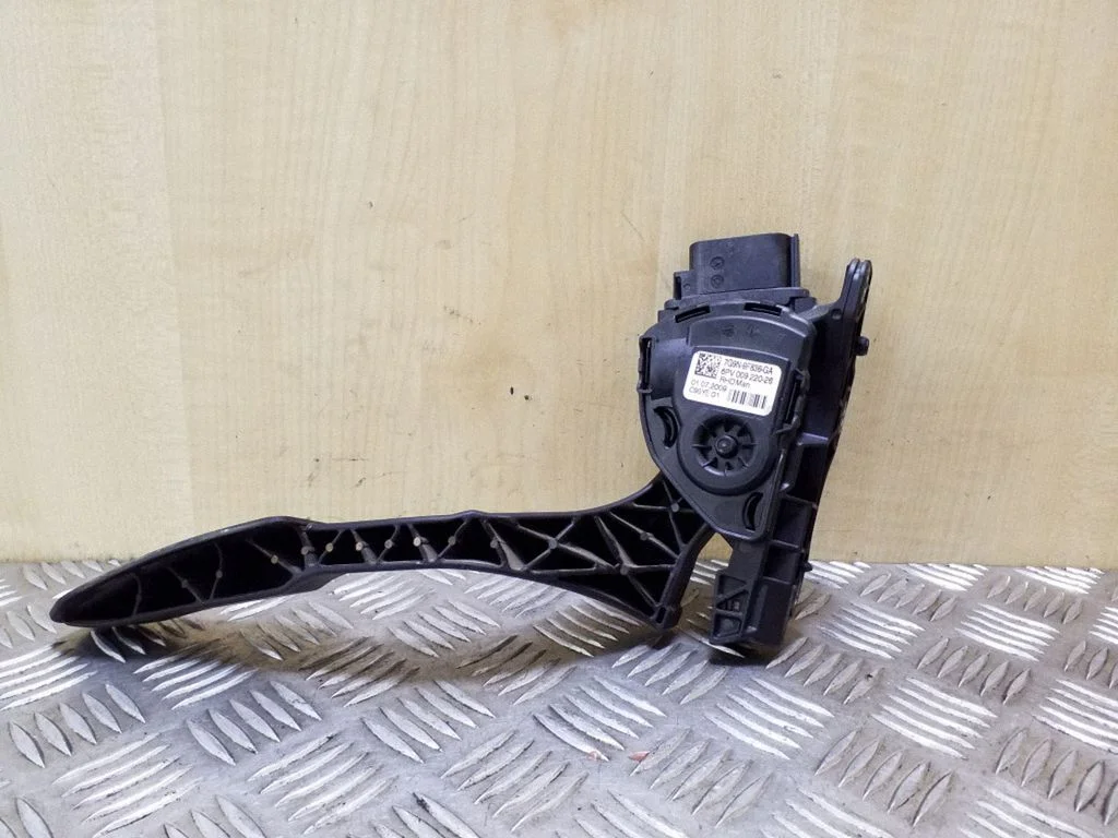 Accelerator throttle pedal 7G9N9F836GA