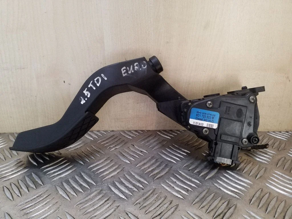Accelerator throttle pedal 8D1723523M