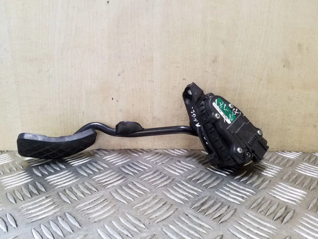 Accelerator throttle pedal 8E2721523A
