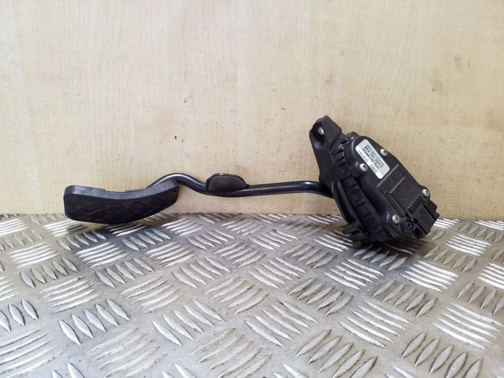 Accelerator throttle pedal 8E2721523C