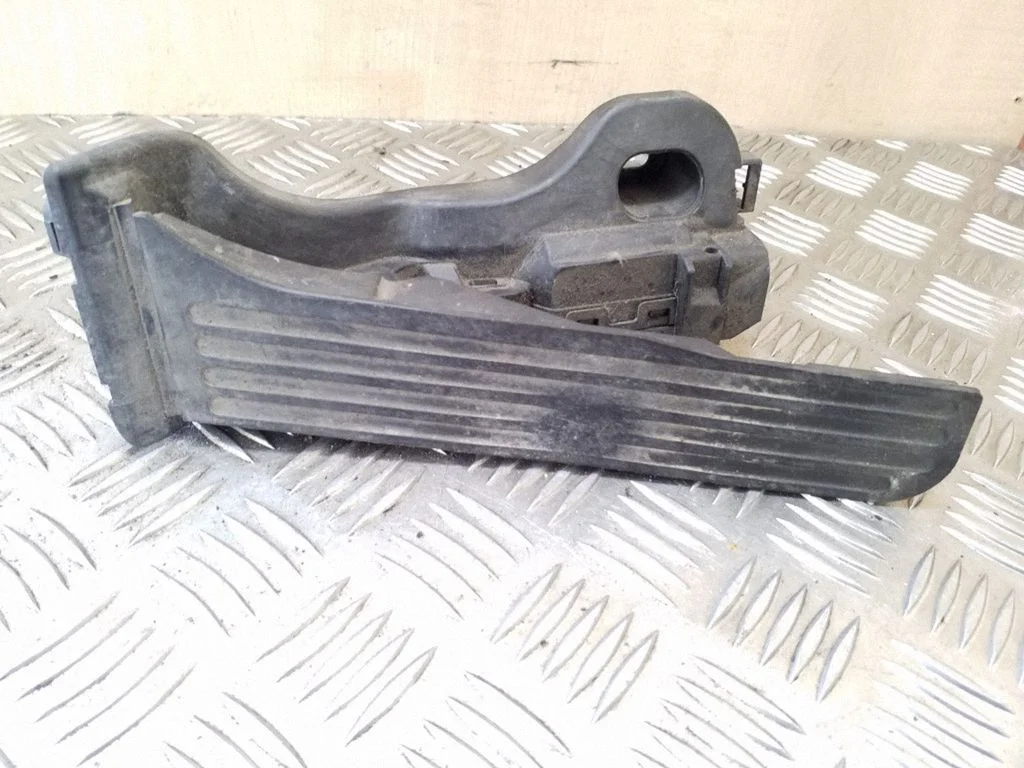 Accelerator throttle pedal 1K1721503P