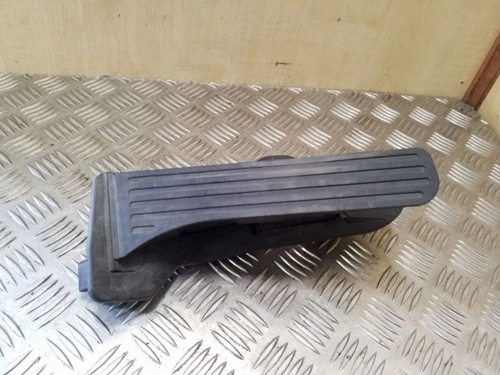 Gaasipedaal 6PV00889010