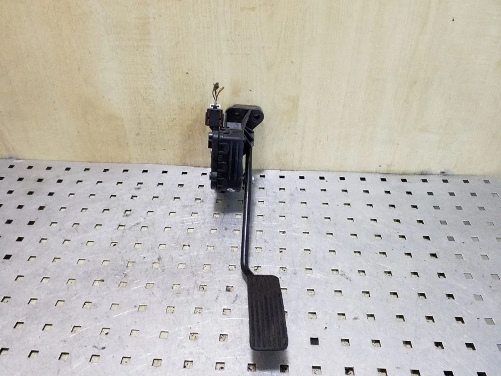 Accelerator throttle pedal 6PV00811500