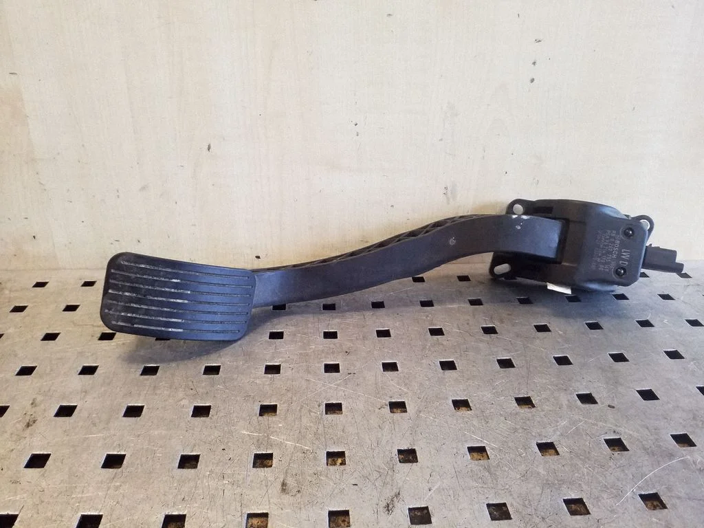 Accelerator throttle pedal – Peugeot 3008 I (2008-2015)