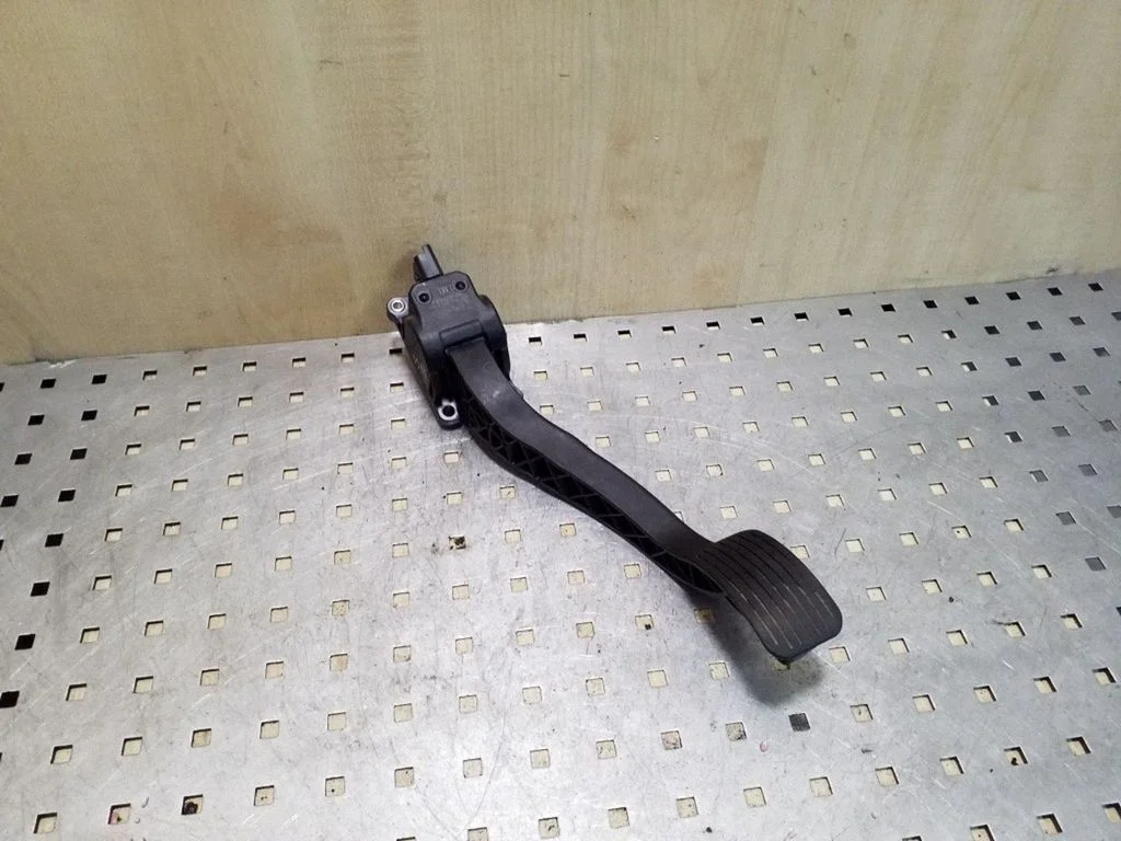 Accelerator throttle pedal – Peugeot 3008 I (2008-2015)