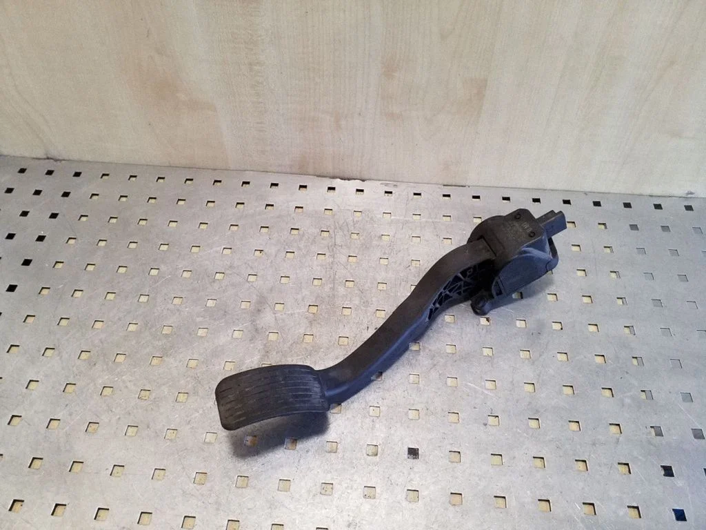 Accelerator throttle pedal 9654745380