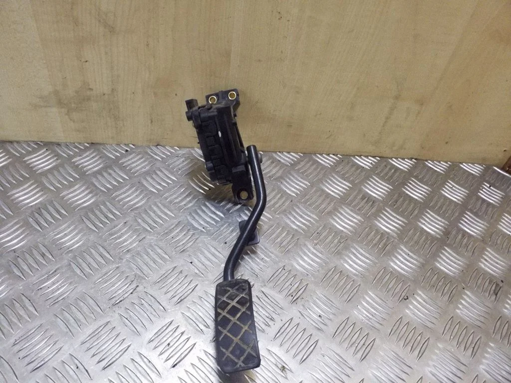 Accelerator throttle pedal 8Z2721523C