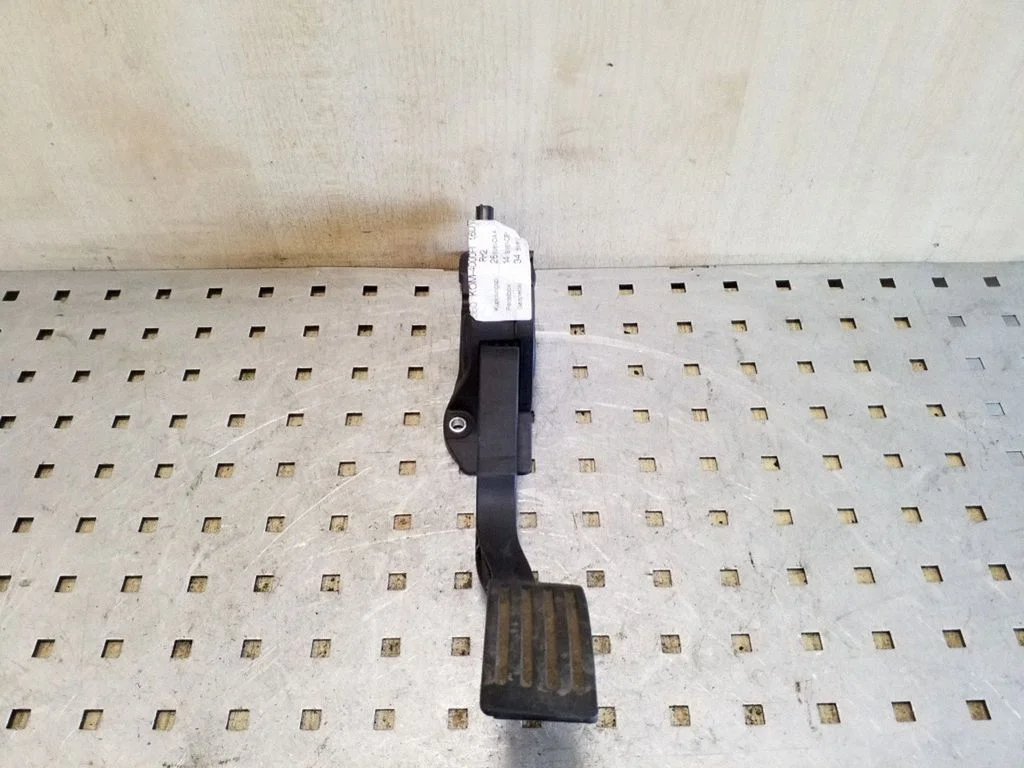 Accelerator throttle pedal BV619F836BB