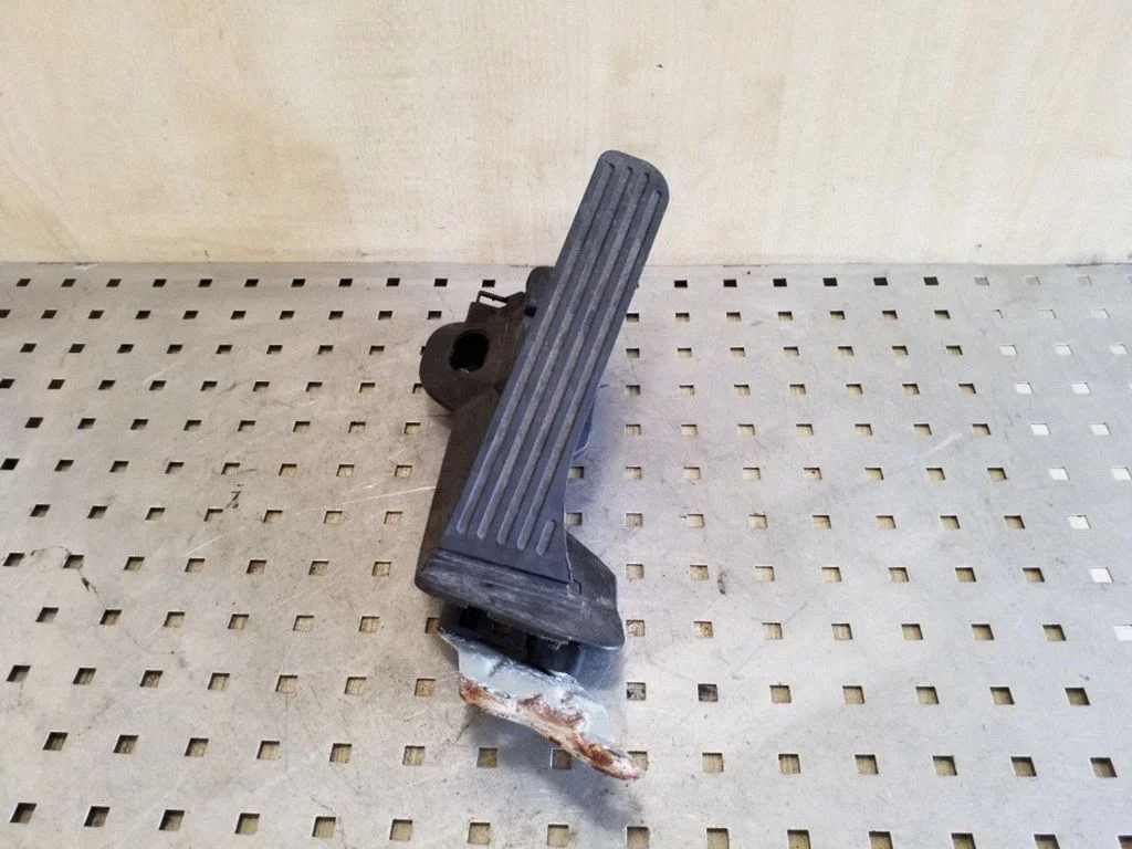 Accelerator throttle pedal – Skoda Superb B6 (3T) (2008-2015)