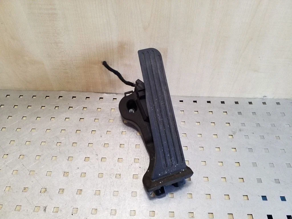 Accelerator throttle pedal 1K1721503P