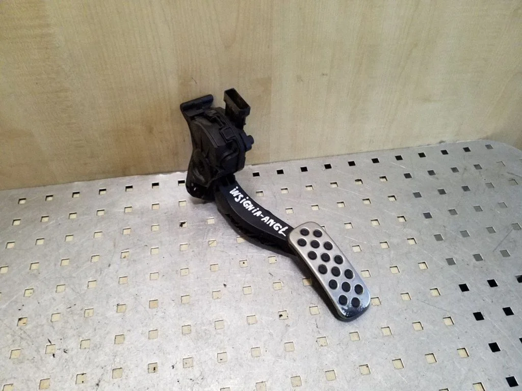 Accelerator throttle pedal 13237356