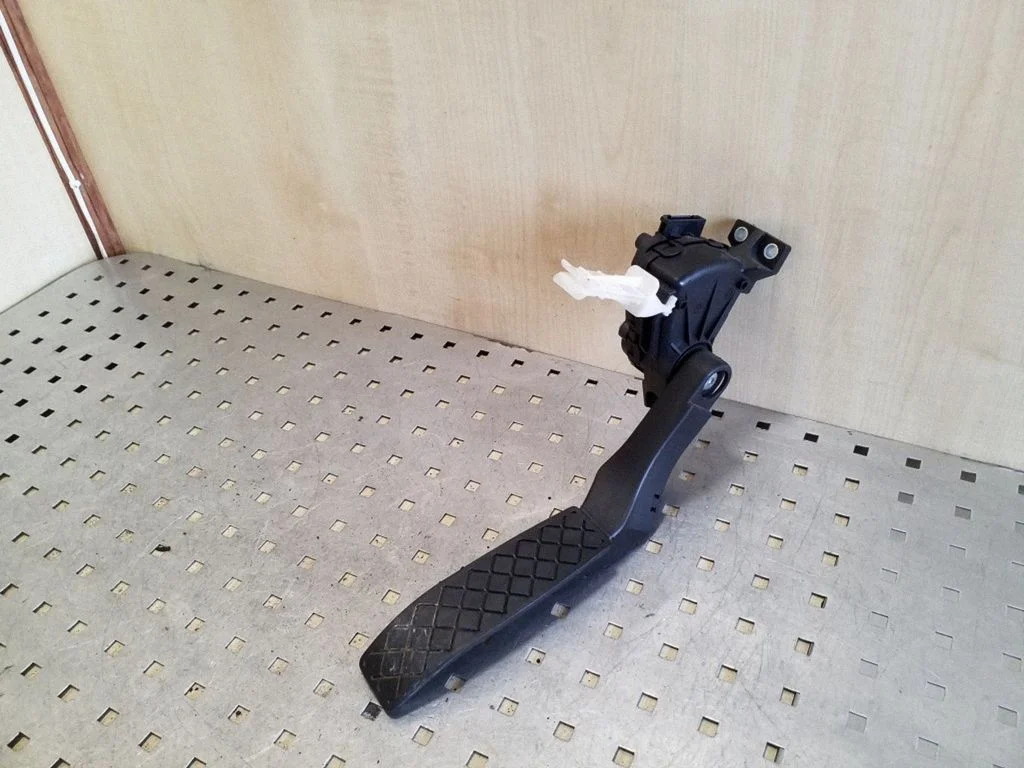 Accelerator throttle pedal – Audi Q7 4L (2005-2015)