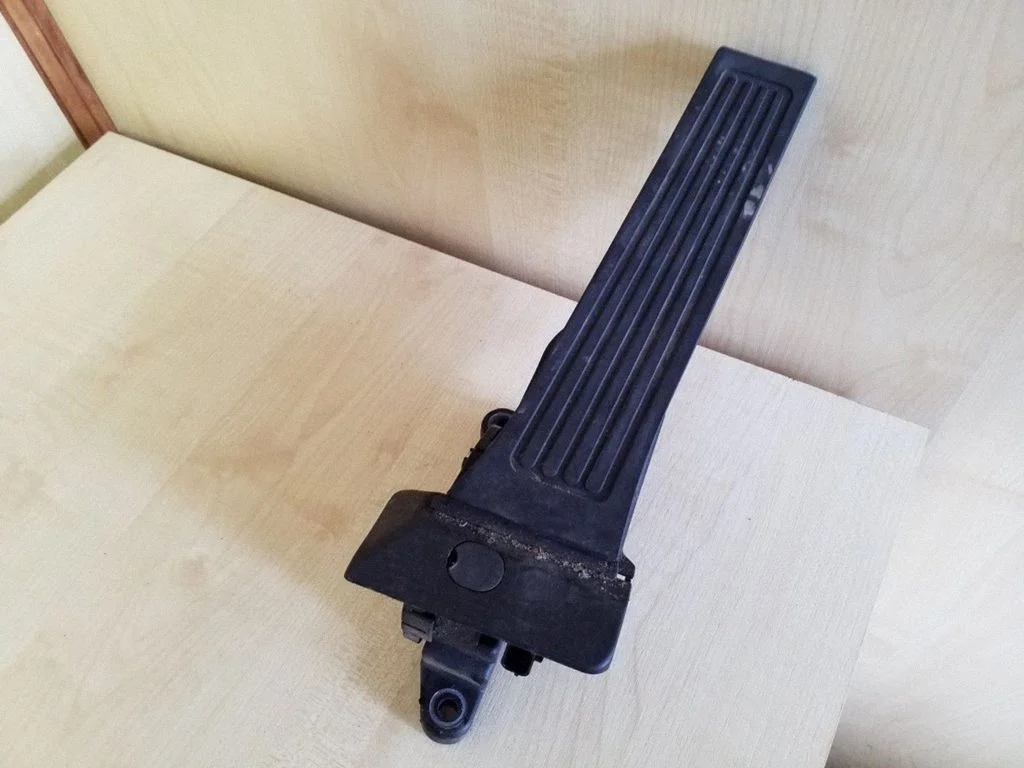 Accelerator throttle pedal HIA0425A2S000