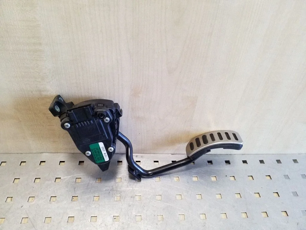 Accelerator throttle pedal 3D2723503E