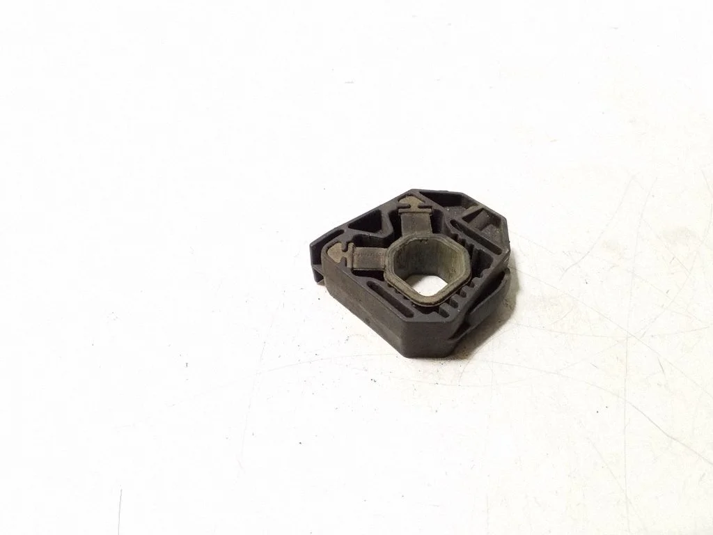 Wspornik pasa przedniego – Volkswagen Golf Plus (2005-2013)
