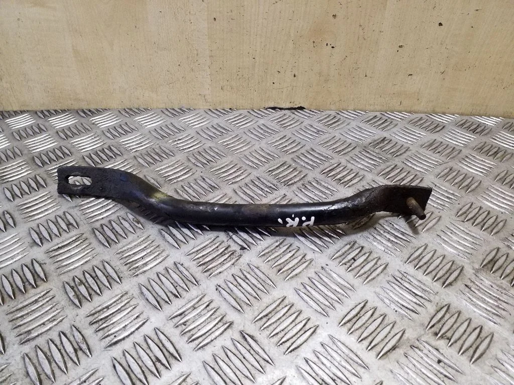 Radiator support slam panel bracket – front right