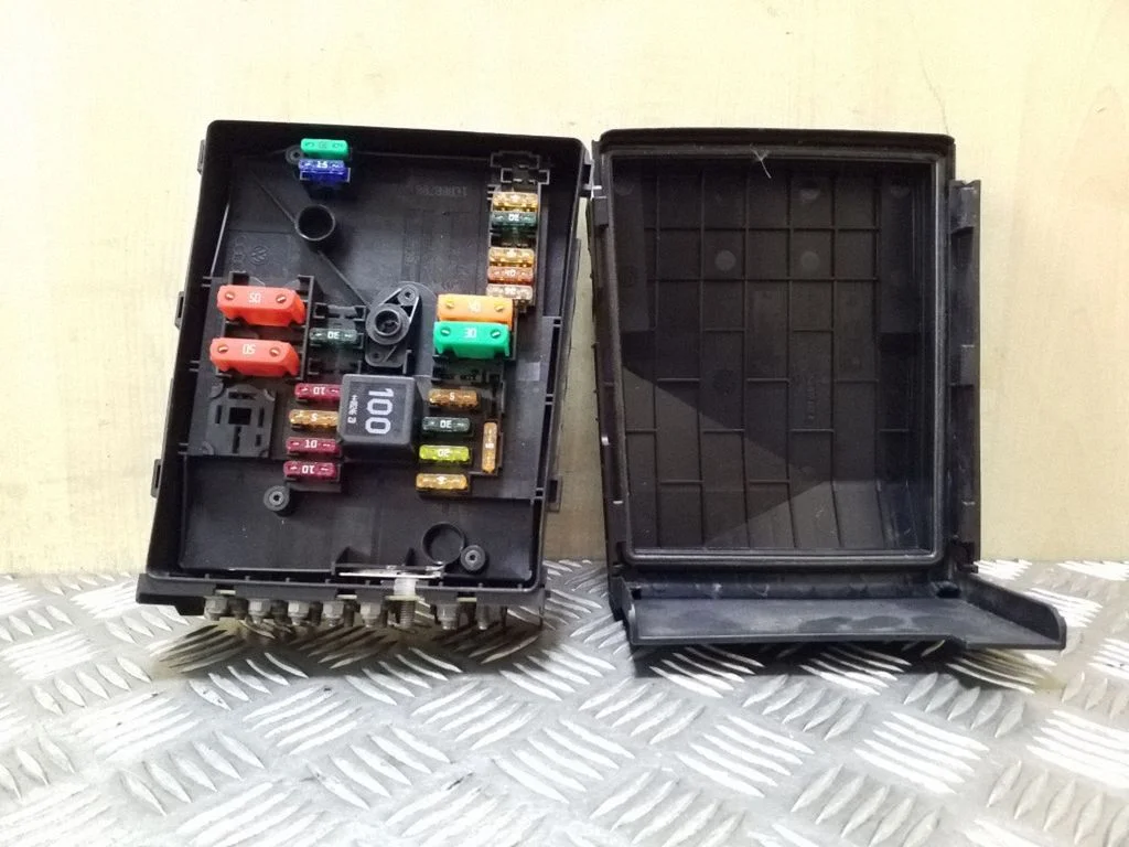 Fuse box set 1K0937125A
