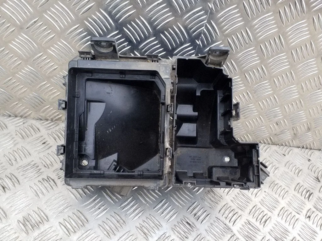 Fuse box set 284B9JG01A