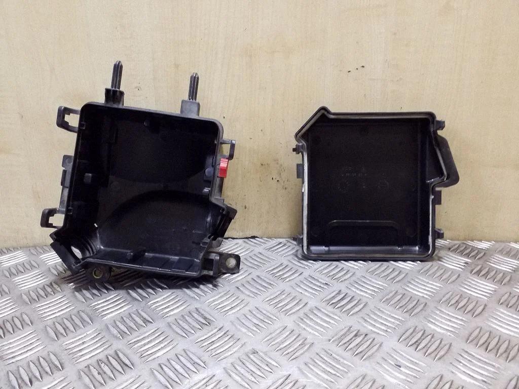 Drošinātāju kārba (komplekts) 284B10002R