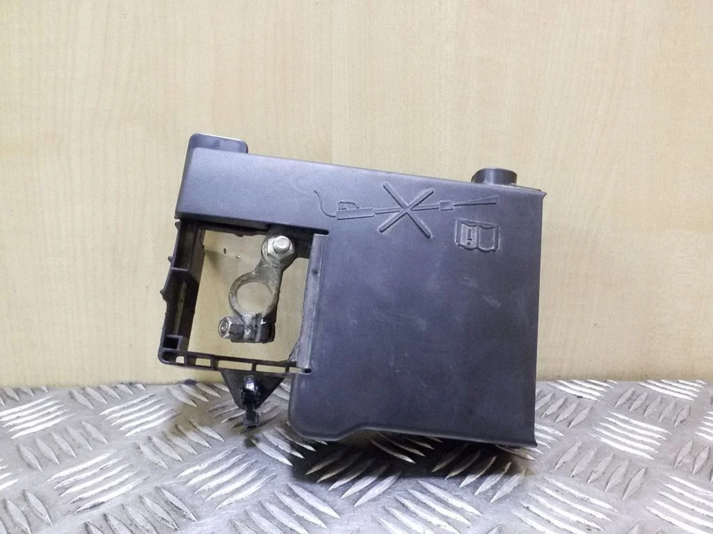 Fuse box set 1110007AA