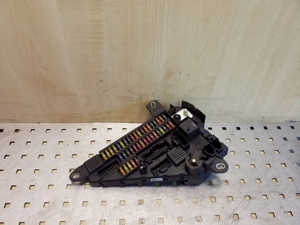 Fuse box set 690661901