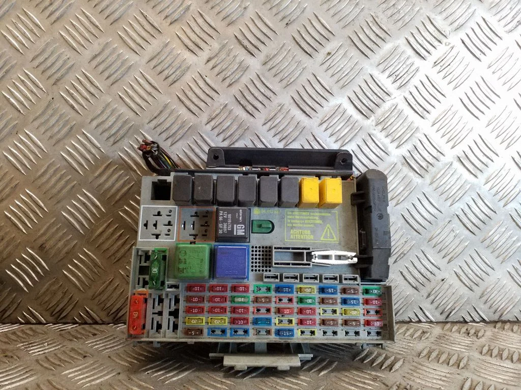 Fuse box set 24431677