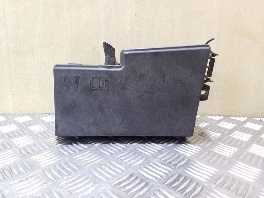 Fuse box set 518818109 – Mazda 3 I (2003-2006)