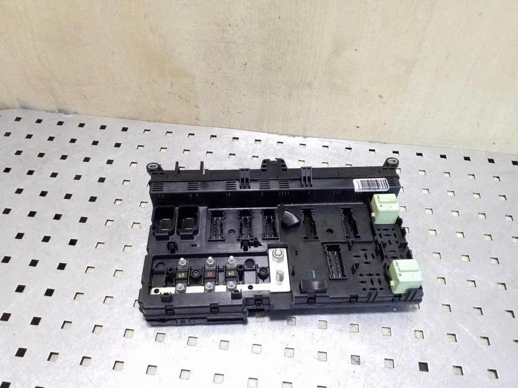 Fuse box set 8380409