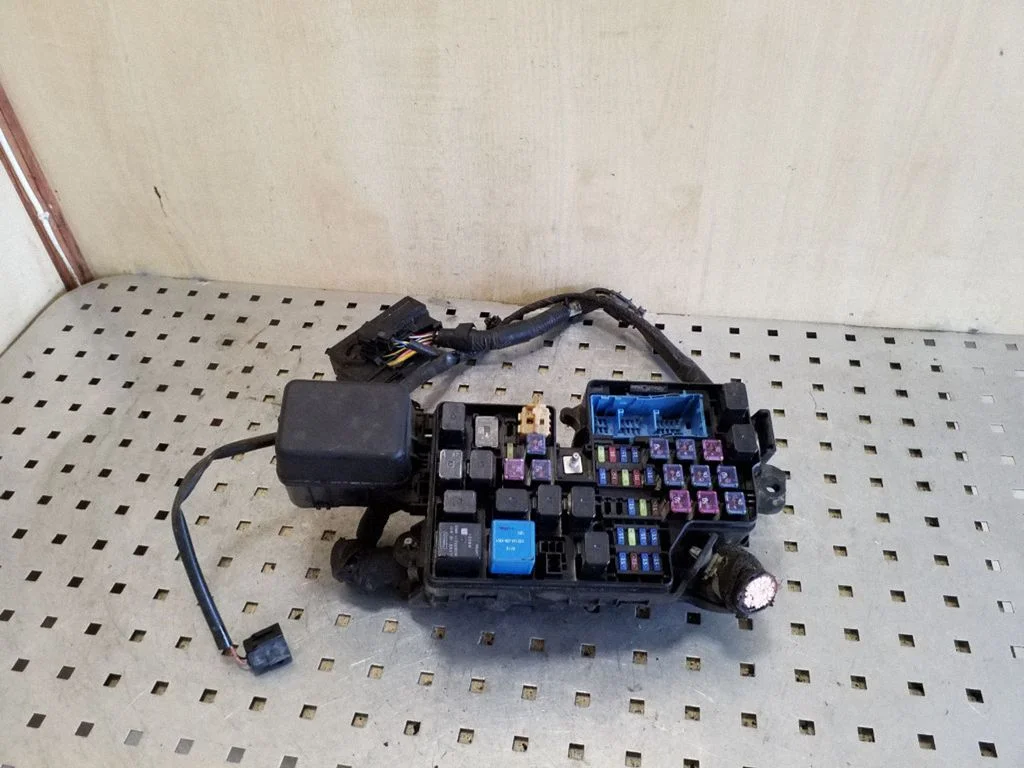 Fuse box set K2441 – Mazda 3 II (2009-2013)