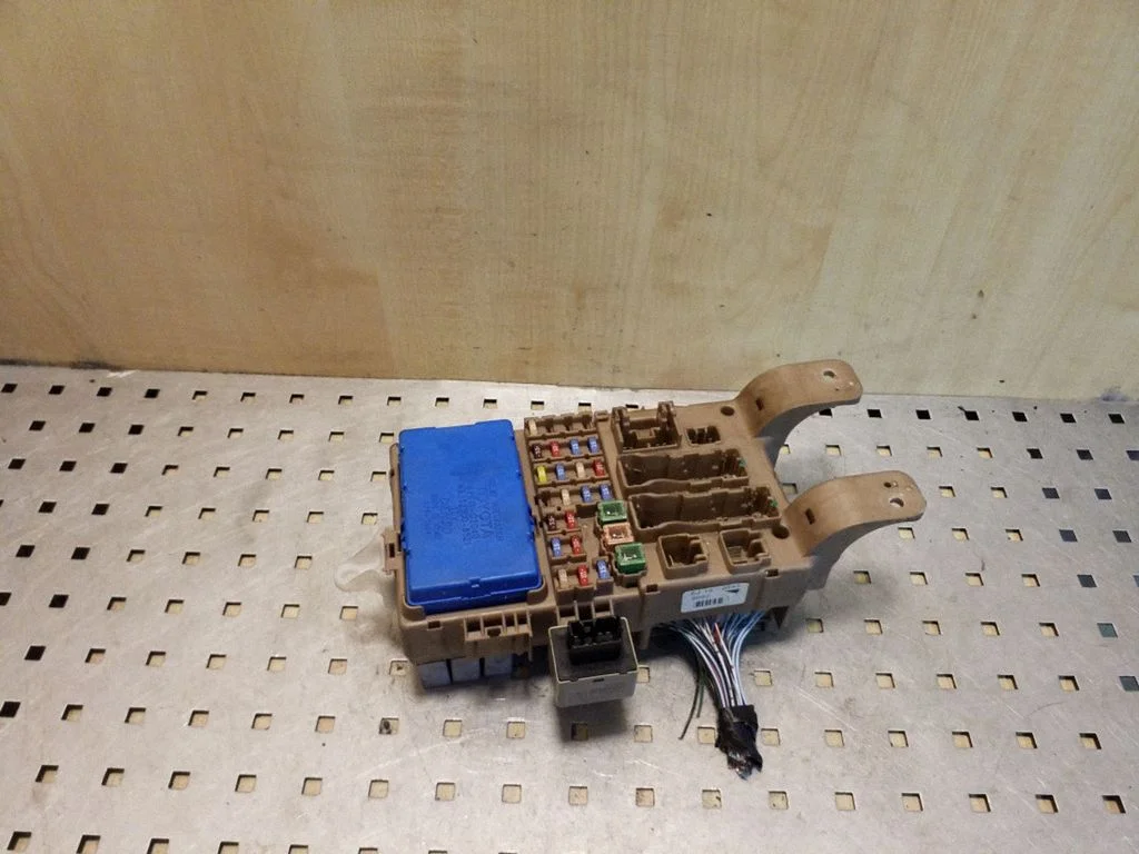 Fuse box set – Toyota Corolla E120 E130 (2004-2007)