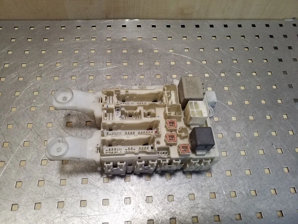 Fuse box set – Toyota RAV 4 (XA30) (2006-2016)