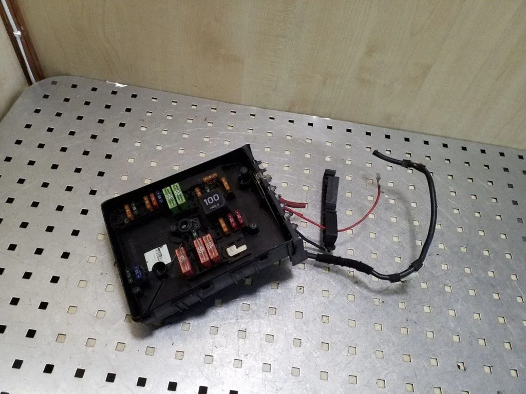 Fuse box set 1K0937125A