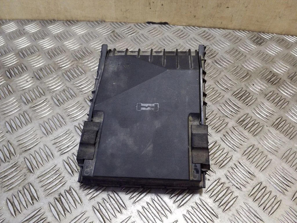 Kaitsmekarbi kaas 1K0937132F