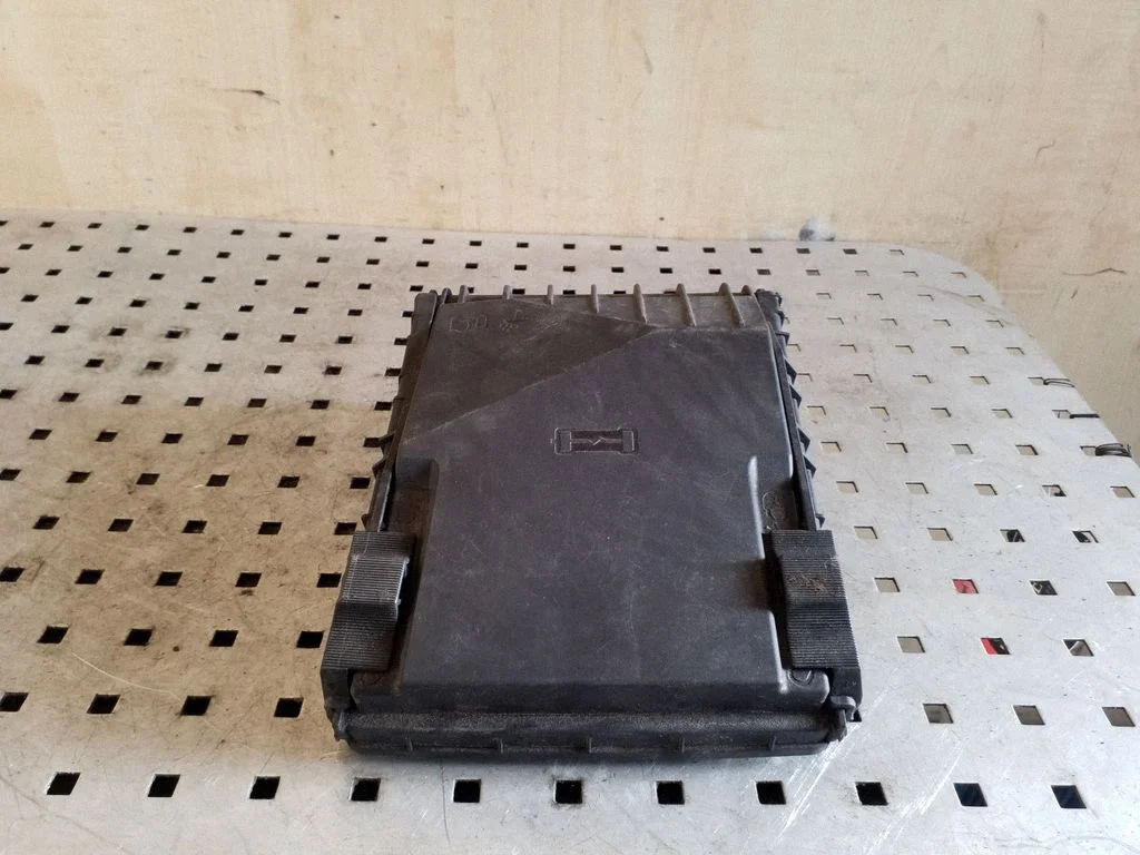 Fuse box cover – Audi A3 S3 8P (2003-2012)