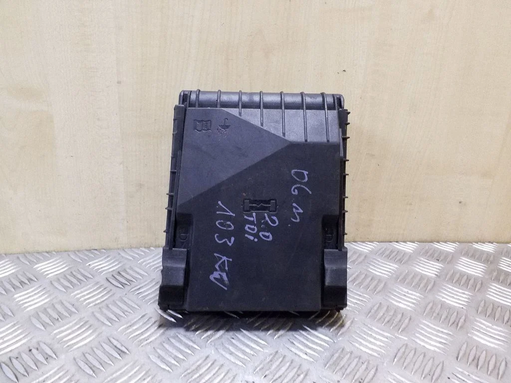 Fuse box cover – Audi A3 S3 8P (2003-2012)