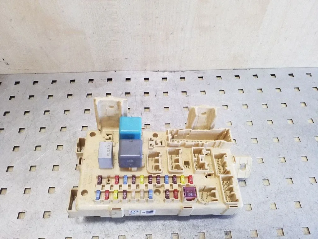 Fuse box cover 892210F020