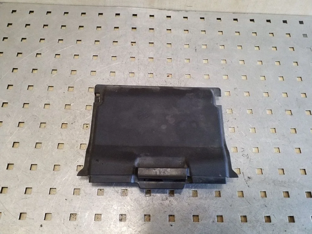 Fuse box cover AM5110A659BB