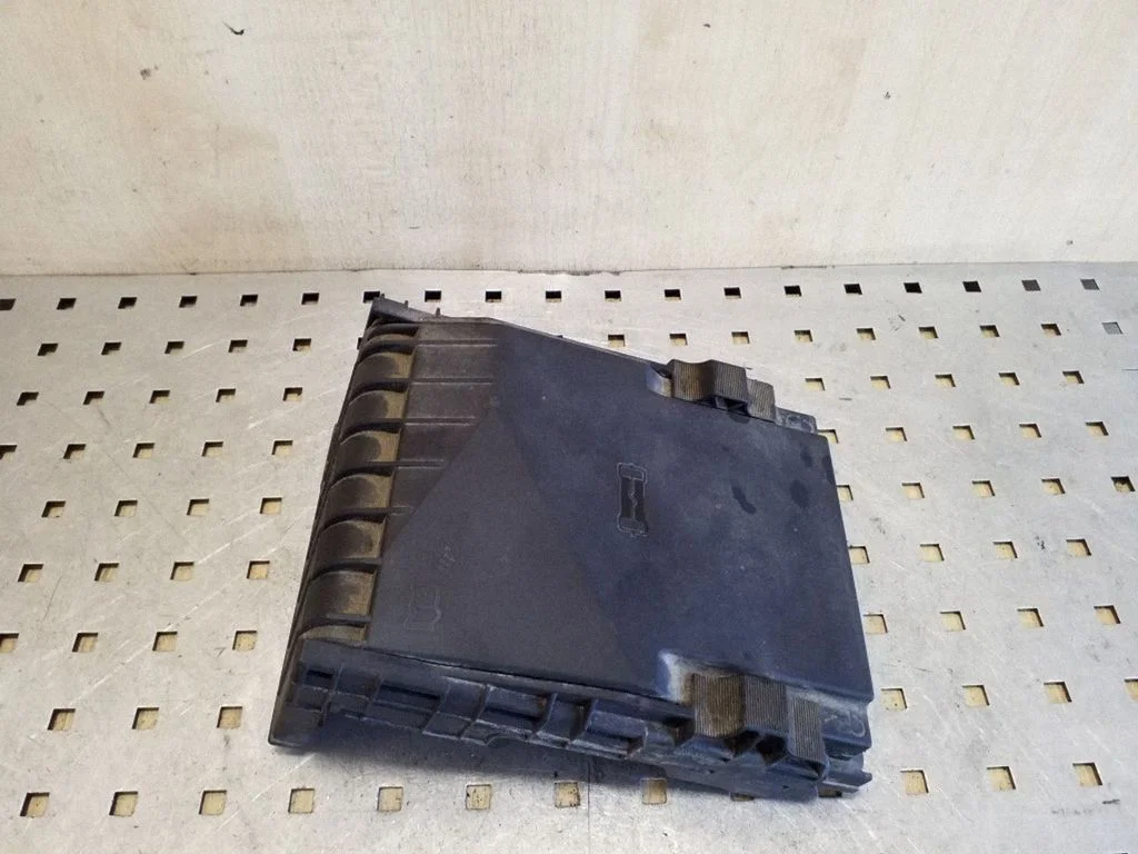 Fuse box cover – Audi A3 S3 8P (2003-2012)