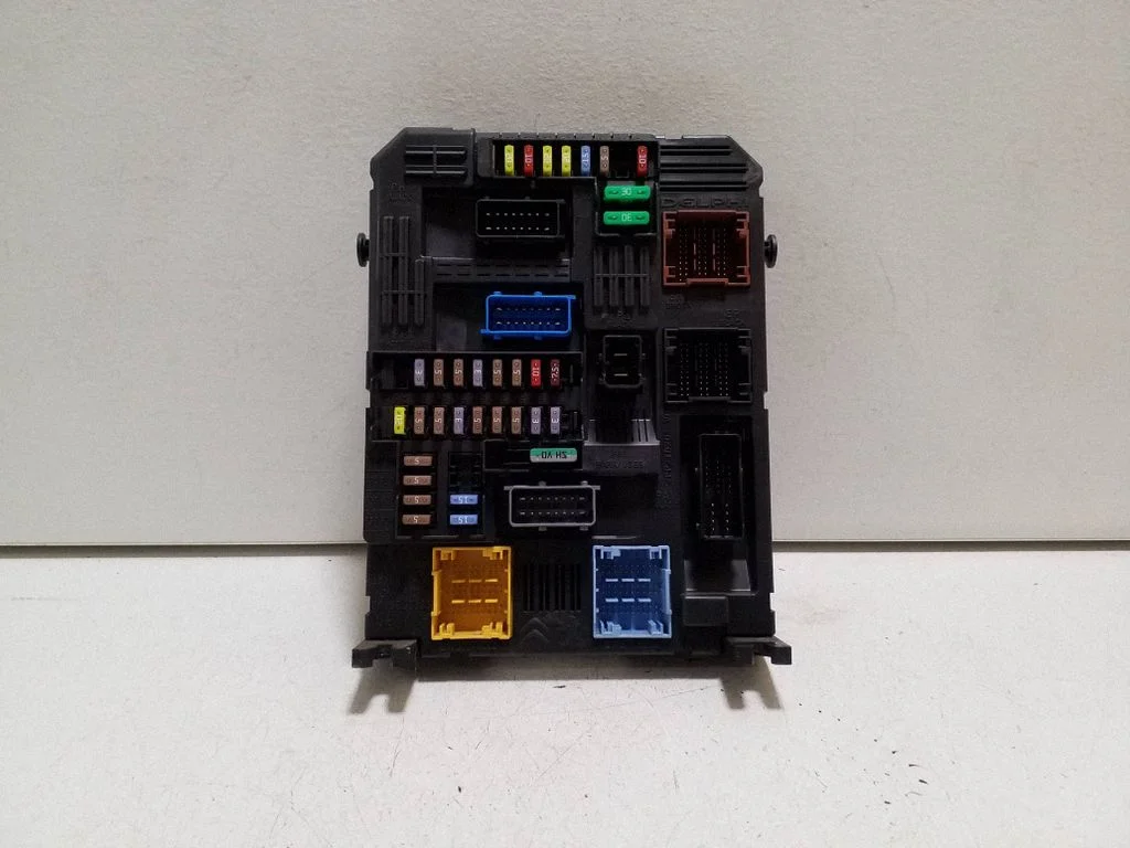 Drošinātāju bloks 9819851280