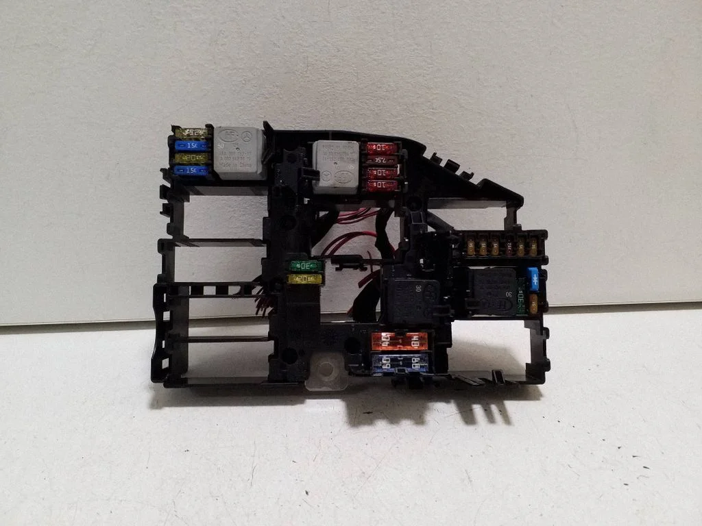 Drošinātāju bloks A1779069601