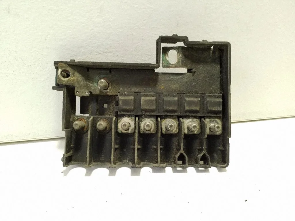 Drošinātāju bloks 6R0937550A