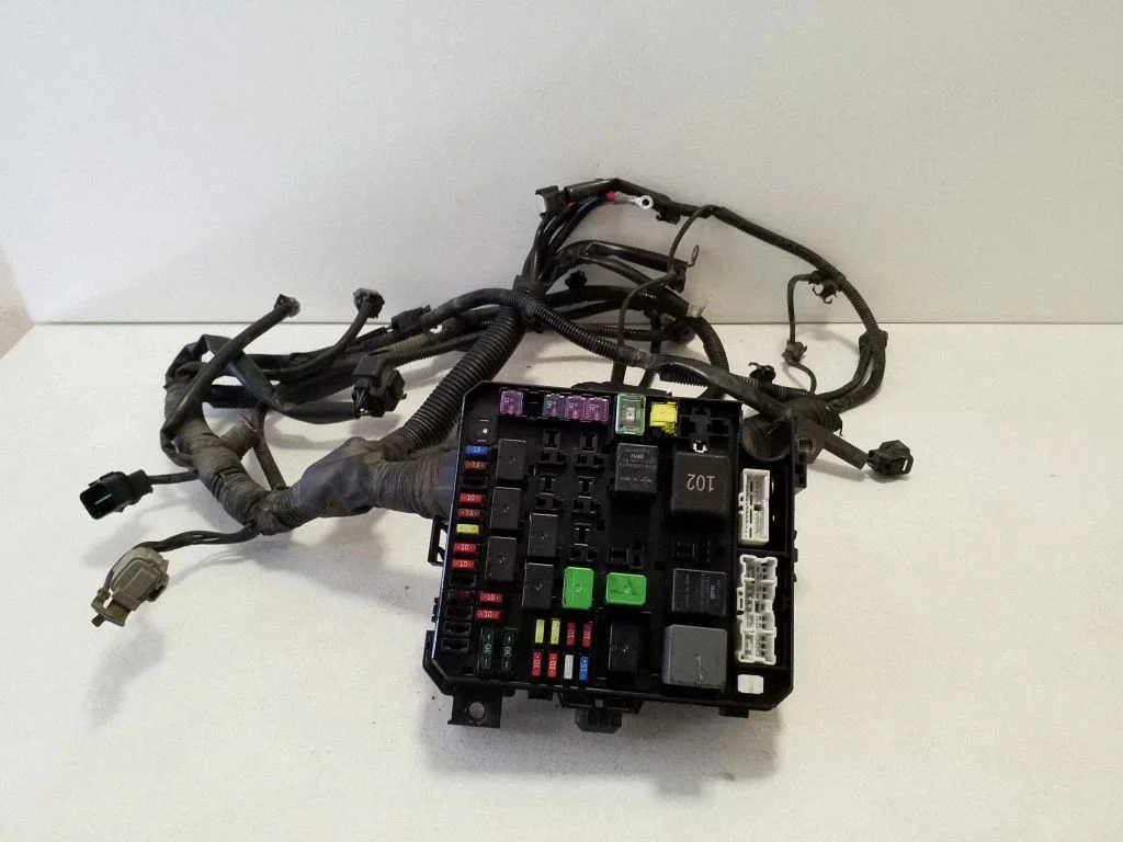 Drošinātāju bloks – Mitsubishi Outlander (2007-2012)